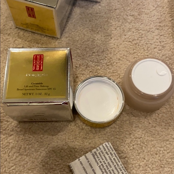 Elizabeth arden Ceramide lift and firm foundion - Picture 2 of 7